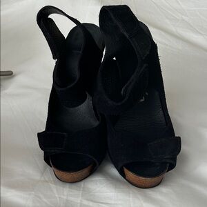 Pedro Garcia SZ 37 7 1/2  Black suede Heels